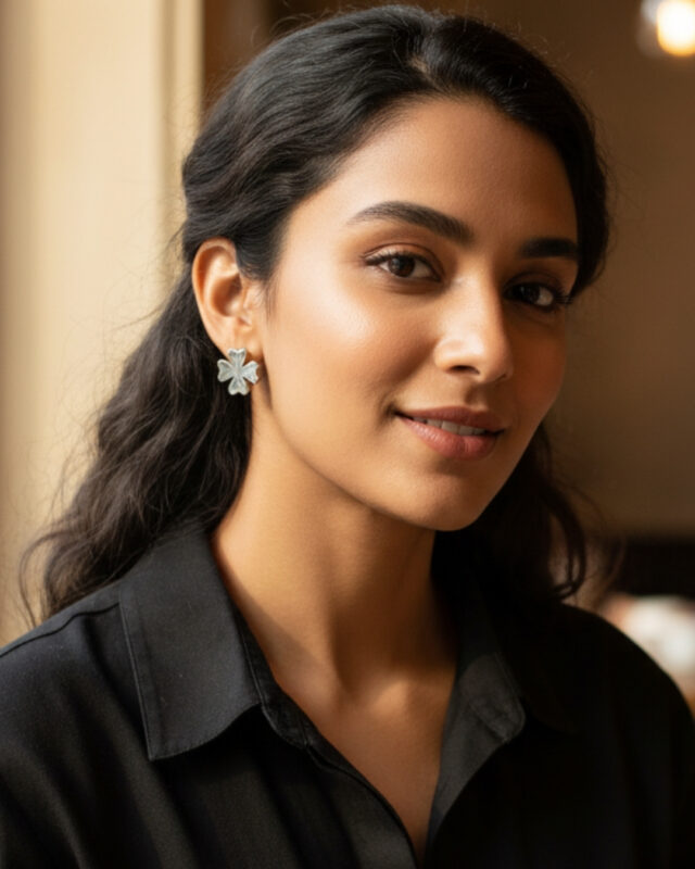 Floral round stud earrings