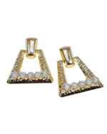 Trendy western gold pearl earrings with elegant pearl and golden design